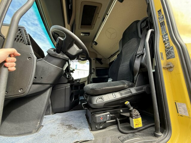 Mercedes-Benz ACTROS 1846 4x4 HAD Eur 6 Kipphydraulik Retarder - Nyergesvontató: 3 kép. Mercedes-Benz ACTROS 1846 4x4 HAD Eur 6 Kipphydraulik Retarder - Nyergesvontató: 3 kép.