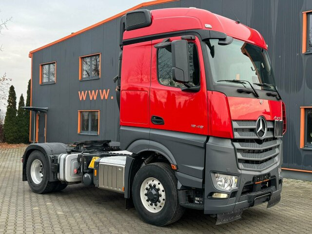 Mercedes-Benz ACTROS 1846 4x4 HAD Eur 6 Kipphydraulik Retarder - Nyergesvontató: 1 kép. Mercedes-Benz ACTROS 1846 4x4 HAD Eur 6 Kipphydraulik Retarder - Nyergesvontató: 1 kép.