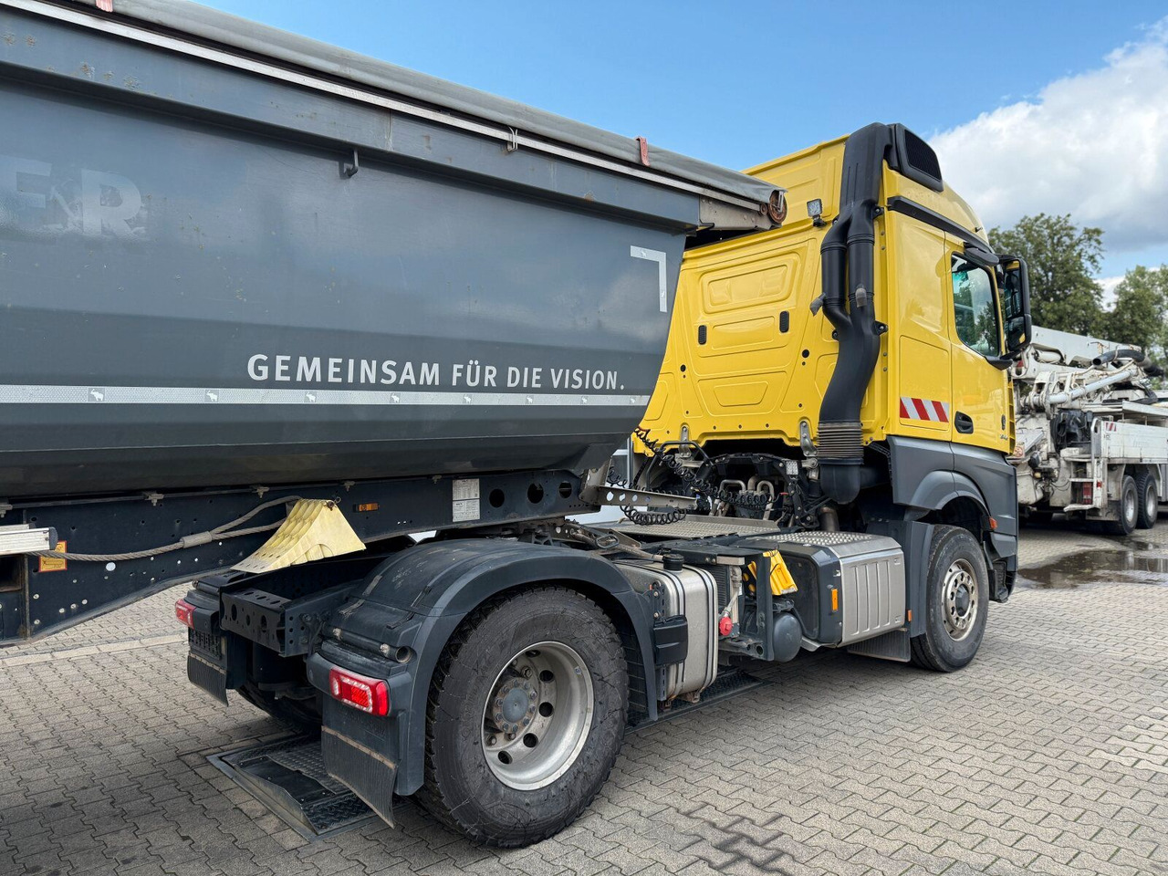 Mercedes-Benz ACTROS 1846 4x4 HAD Eur 6 Kipphydraulik Retarder - Nyergesvontató: 3 kép. Mercedes-Benz ACTROS 1846 4x4 HAD Eur 6 Kipphydraulik Retarder - Nyergesvontató: 3 kép.
