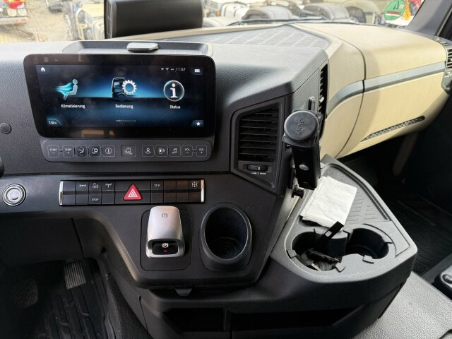 Mercedes-Benz ACTROS 1846 4x4 HAD Euro 6 Kipphydraulik - Nyergesvontató: 3 kép. Mercedes-Benz ACTROS 1846 4x4 HAD Euro 6 Kipphydraulik - Nyergesvontató: 3 kép.