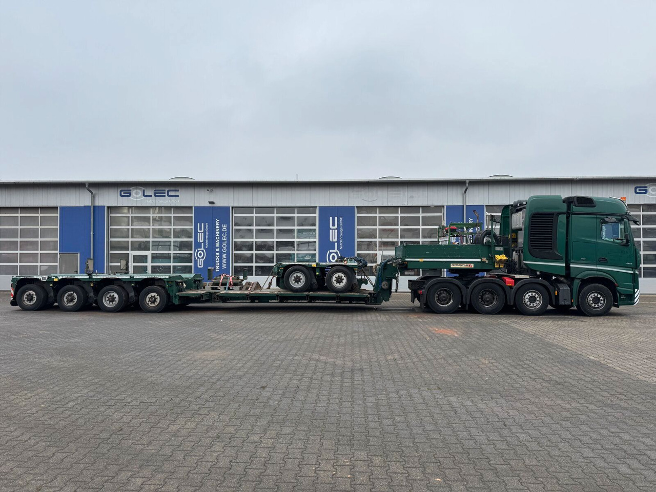 Mercedes-Benz ACTROS 4163 8x4 Schwerlast +Tieflader 4+2 *83 T - Nyergesvontató: 4 kép. Mercedes-Benz ACTROS 4163 8x4 Schwerlast +Tieflader 4+2 *83 T - Nyergesvontató: 4 kép.