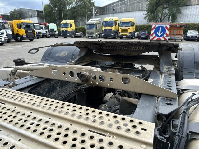 Nyergesvontató Mercedes-Benz AROCS 1846 4x4 HAD Euro 6 Kipphydraulik: 7 kép. Nyergesvontató Mercedes-Benz AROCS 1846 4x4 HAD Euro 6 Kipphydraulik: 7 kép.
