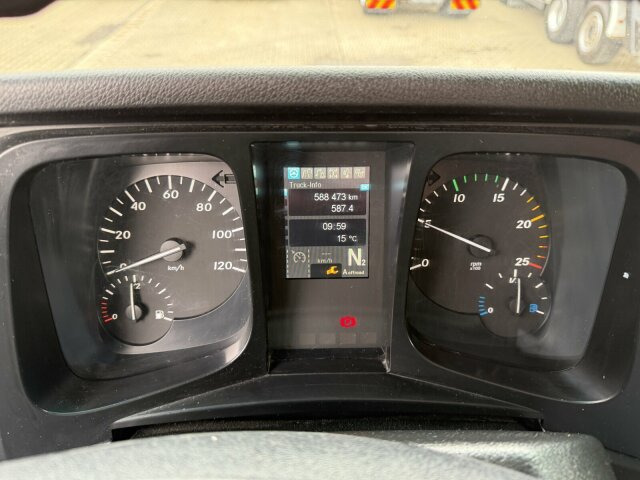 Mercedes-Benz Actros 1843 Sattelzugmaschine 4x2 Kipph. - Nyergesvontató: 2 kép. Mercedes-Benz Actros 1843 Sattelzugmaschine 4x2 Kipph. - Nyergesvontató: 2 kép.