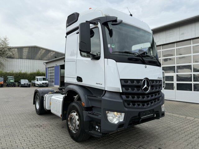 Mercedes-Benz Actros 1843 Sattelzugmaschine 4x2 Kipph. - Nyergesvontató: 1 kép. Mercedes-Benz Actros 1843 Sattelzugmaschine 4x2 Kipph. - Nyergesvontató: 1 kép.
