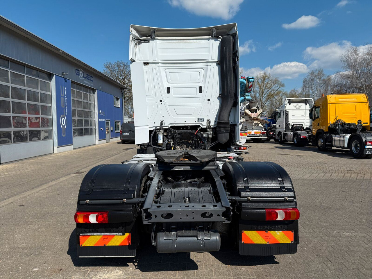 Mercedes-Benz Actros 1845 LS SZM 4x2 Kipphydraulik Retarder - Nyergesvontató: 4 kép. Mercedes-Benz Actros 1845 LS SZM 4x2 Kipphydraulik Retarder - Nyergesvontató: 4 kép.