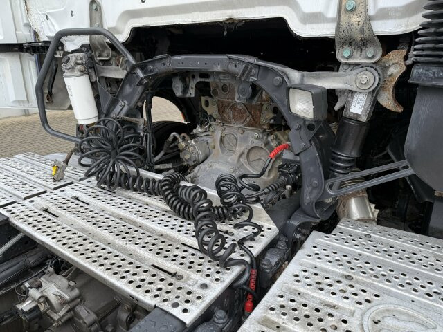 Mercedes-Benz Actros 1845 LS Sattelzugmaschine 4x2 - Nyergesvontató: 3 kép. Mercedes-Benz Actros 1845 LS Sattelzugmaschine 4x2 - Nyergesvontató: 3 kép.