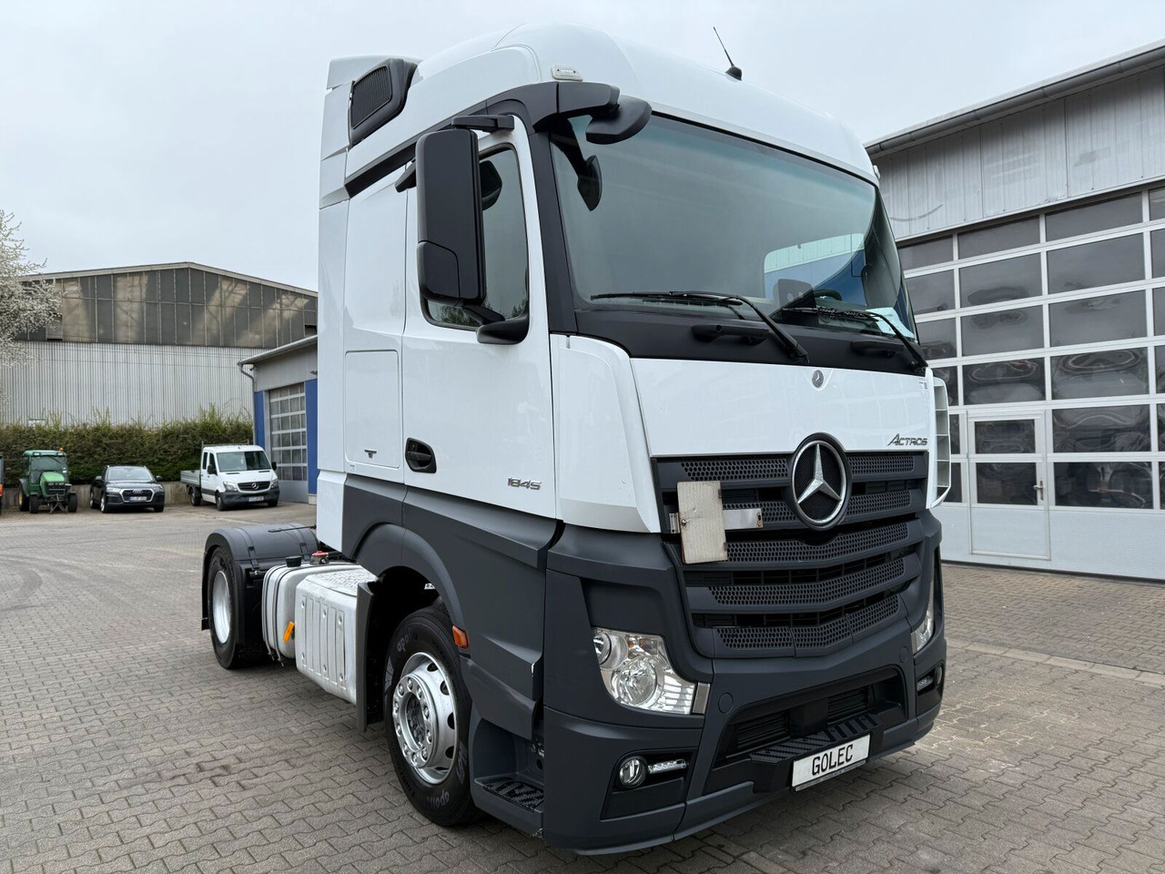 Mercedes-Benz Actros 1845 SZM 4x2 Retarder Kipphydraulik - Nyergesvontató: 1 kép. Mercedes-Benz Actros 1845 SZM 4x2 Retarder Kipphydraulik - Nyergesvontató: 1 kép.