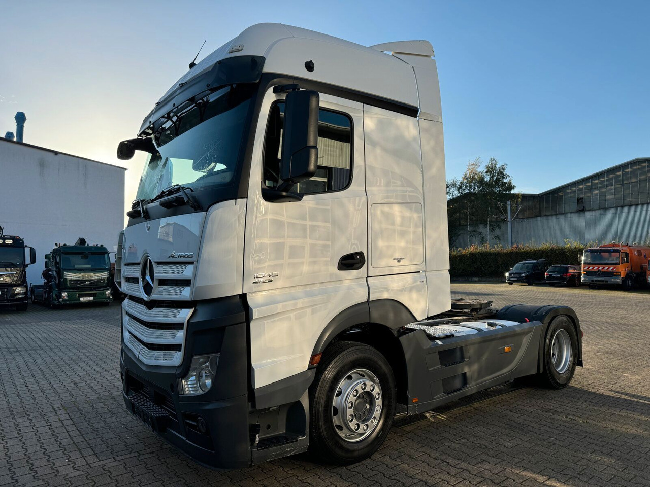 Mercedes-Benz Actros 1845 SZM 4x2 Streamspace *Retarder - Nyergesvontató: 2 kép. Mercedes-Benz Actros 1845 SZM 4x2 Streamspace *Retarder - Nyergesvontató: 2 kép.