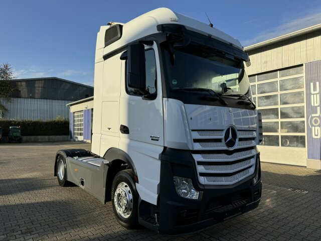 Mercedes-Benz Actros 1845 SZM 4x2 Streamspace *Retarder - Nyergesvontató: 1 kép. Mercedes-Benz Actros 1845 SZM 4x2 Streamspace *Retarder - Nyergesvontató: 1 kép.