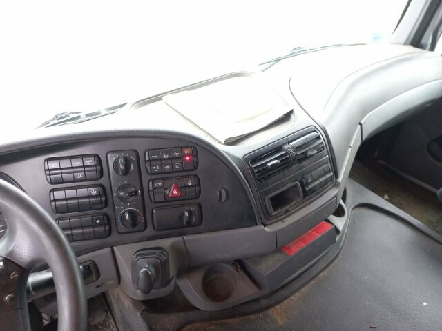 Mercedes-Benz Actros 1846 4x2 Euro 5 Retarder Kipphydraulik - Nyergesvontató: 3 kép. Mercedes-Benz Actros 1846 4x2 Euro 5 Retarder Kipphydraulik - Nyergesvontató: 3 kép.