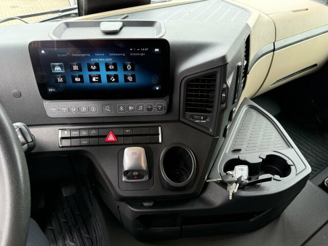 Mercedes-Benz Actros 1846 Euro 6 SZM Retarder - Nyergesvontató: 3 kép. Mercedes-Benz Actros 1846 Euro 6 SZM Retarder - Nyergesvontató: 3 kép.