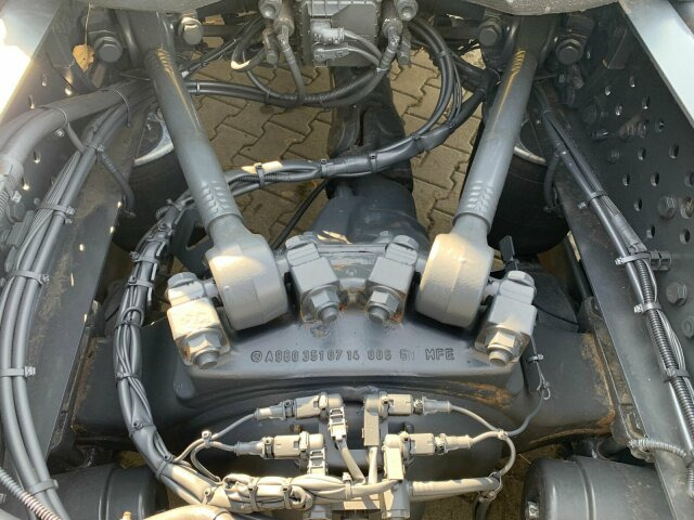 Mercedes-Benz Actros 1848 4x2 Kipphyd. Euro6 Blatt/Luft - Nyergesvontató: 3 kép. Mercedes-Benz Actros 1848 4x2 Kipphyd. Euro6 Blatt/Luft - Nyergesvontató: 3 kép.