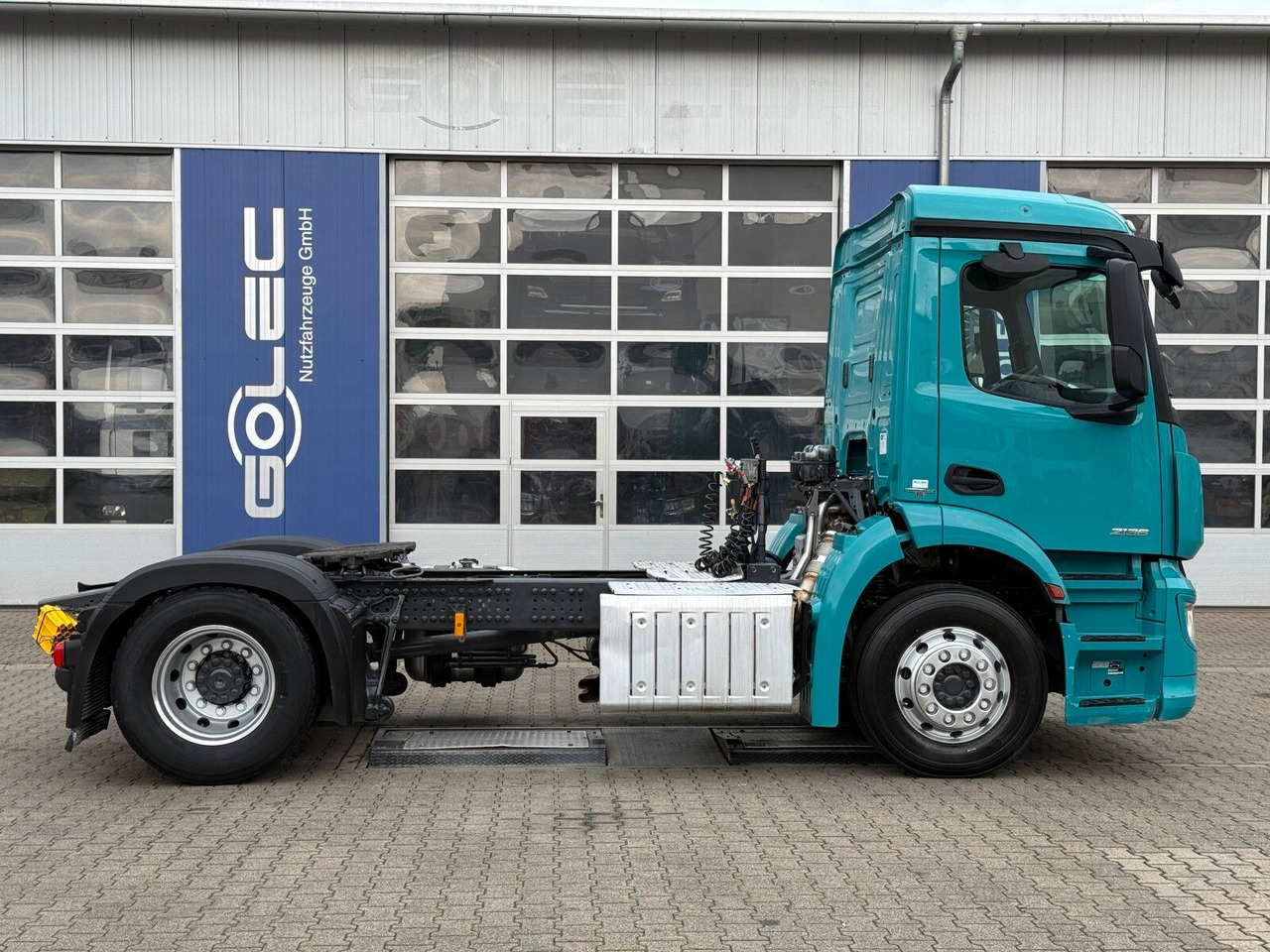 Mercedes-Benz Antos 2136 4x2 SZM Superlight - Nyergesvontató: 2 kép. Mercedes-Benz Antos 2136 4x2 SZM Superlight - Nyergesvontató: 2 kép.
