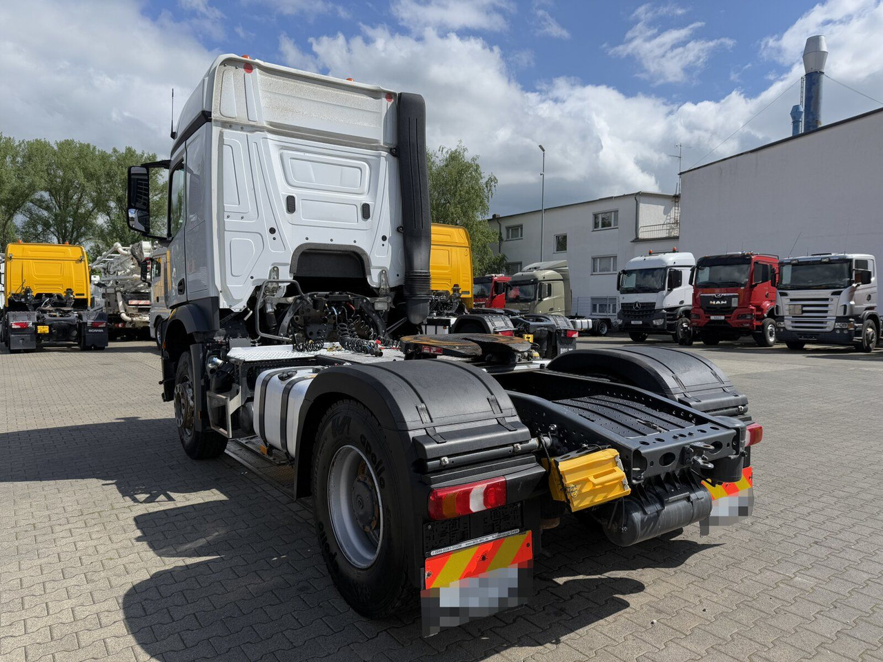 Mercedes-Benz Arocs 1843 4x2 SZM Euro 6 Kipphydraulik - Nyergesvontató: 5 kép. Mercedes-Benz Arocs 1843 4x2 SZM Euro 6 Kipphydraulik - Nyergesvontató: 5 kép.