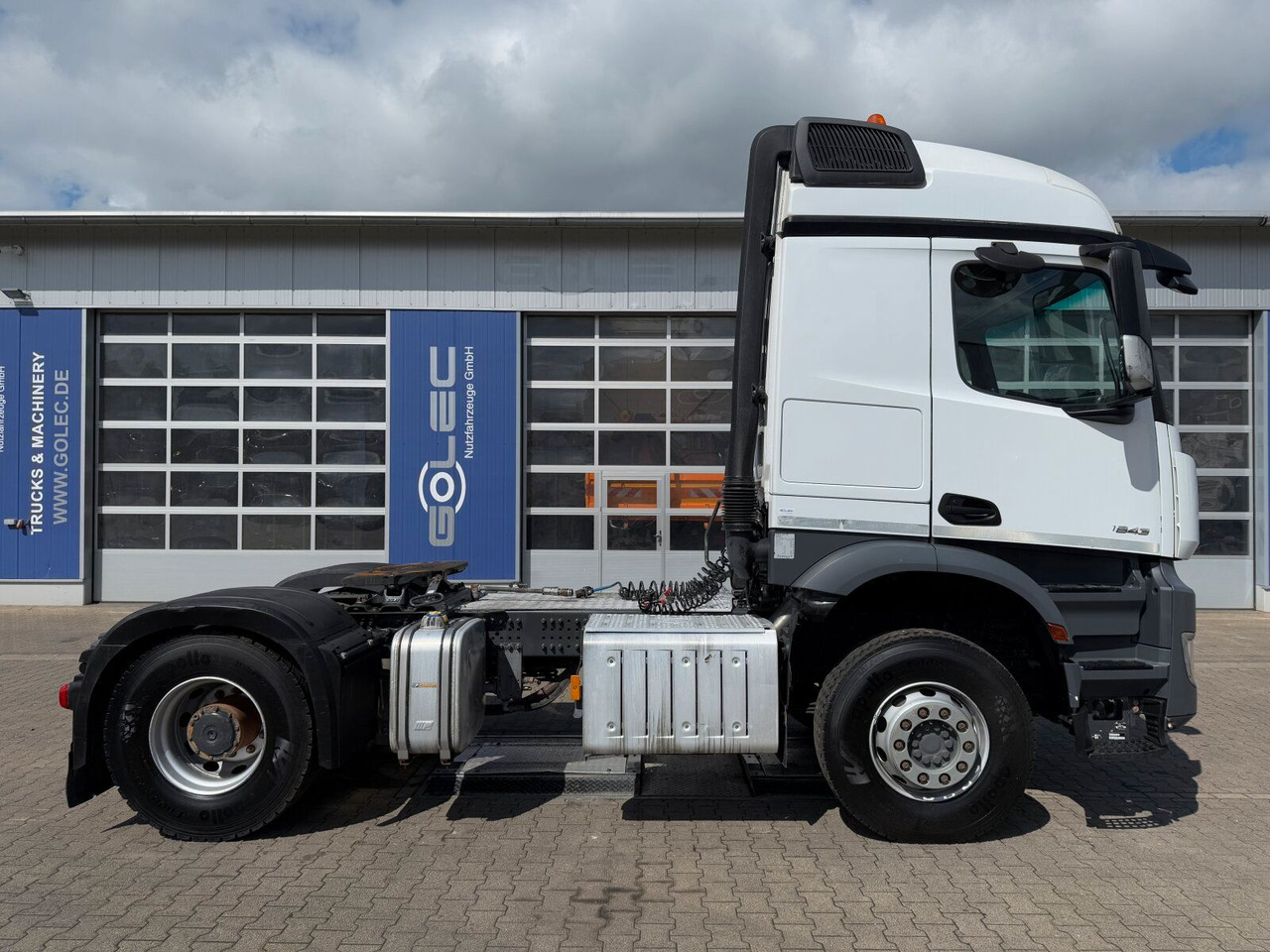 Mercedes-Benz Arocs 1843 4x2 SZM Euro 6 Kipphydraulik - Nyergesvontató: 2 kép. Mercedes-Benz Arocs 1843 4x2 SZM Euro 6 Kipphydraulik - Nyergesvontató: 2 kép.