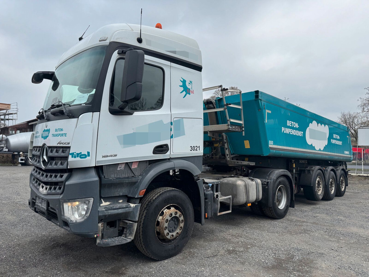 Mercedes-Benz Arocs 1843 4x2 SZM Euro 6 Kipphydraulik - Nyergesvontató: 2 kép. Mercedes-Benz Arocs 1843 4x2 SZM Euro 6 Kipphydraulik - Nyergesvontató: 2 kép.