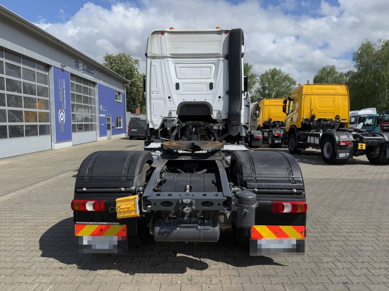 Mercedes-Benz Arocs 1843 4x2 SZM Euro 6 Kipphydraulik - Nyergesvontató: 4 kép. Mercedes-Benz Arocs 1843 4x2 SZM Euro 6 Kipphydraulik - Nyergesvontató: 4 kép.