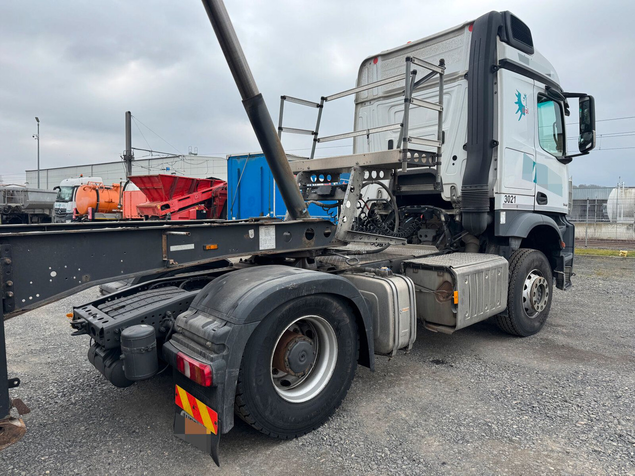 Mercedes-Benz Arocs 1843 4x2 SZM Euro 6 Kipphydraulik - Nyergesvontató: 4 kép. Mercedes-Benz Arocs 1843 4x2 SZM Euro 6 Kipphydraulik - Nyergesvontató: 4 kép.
