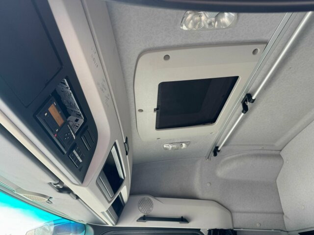 Mercedes-Benz Arocs 2142 4x4H SZM Euro 6 Kipphydraulik - Nyergesvontató: 2 kép. Mercedes-Benz Arocs 2142 4x4H SZM Euro 6 Kipphydraulik - Nyergesvontató: 2 kép.