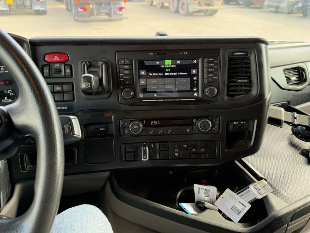 Scania G450 4x2 Euro 6 SZM Kipphydraulik Blatt/ Luft - Nyergesvontató: 3 kép. Scania G450 4x2 Euro 6 SZM Kipphydraulik Blatt/ Luft - Nyergesvontató: 3 kép.