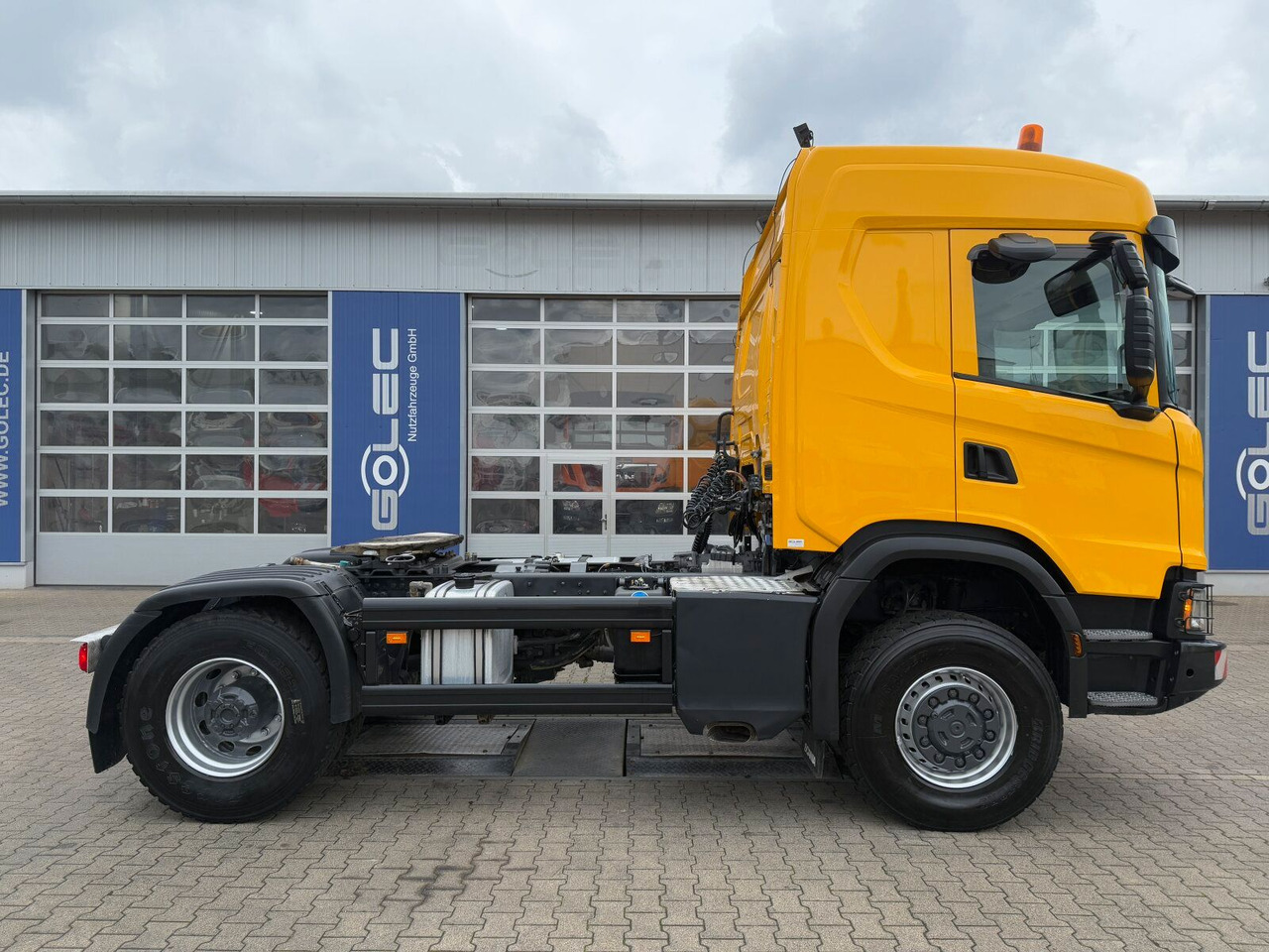 Scania G450 XT 4x4 Euro 6 SZM Kipphydraulik Blatt/ Luft - Nyergesvontató: 2 kép. Scania G450 XT 4x4 Euro 6 SZM Kipphydraulik Blatt/ Luft - Nyergesvontató: 2 kép.