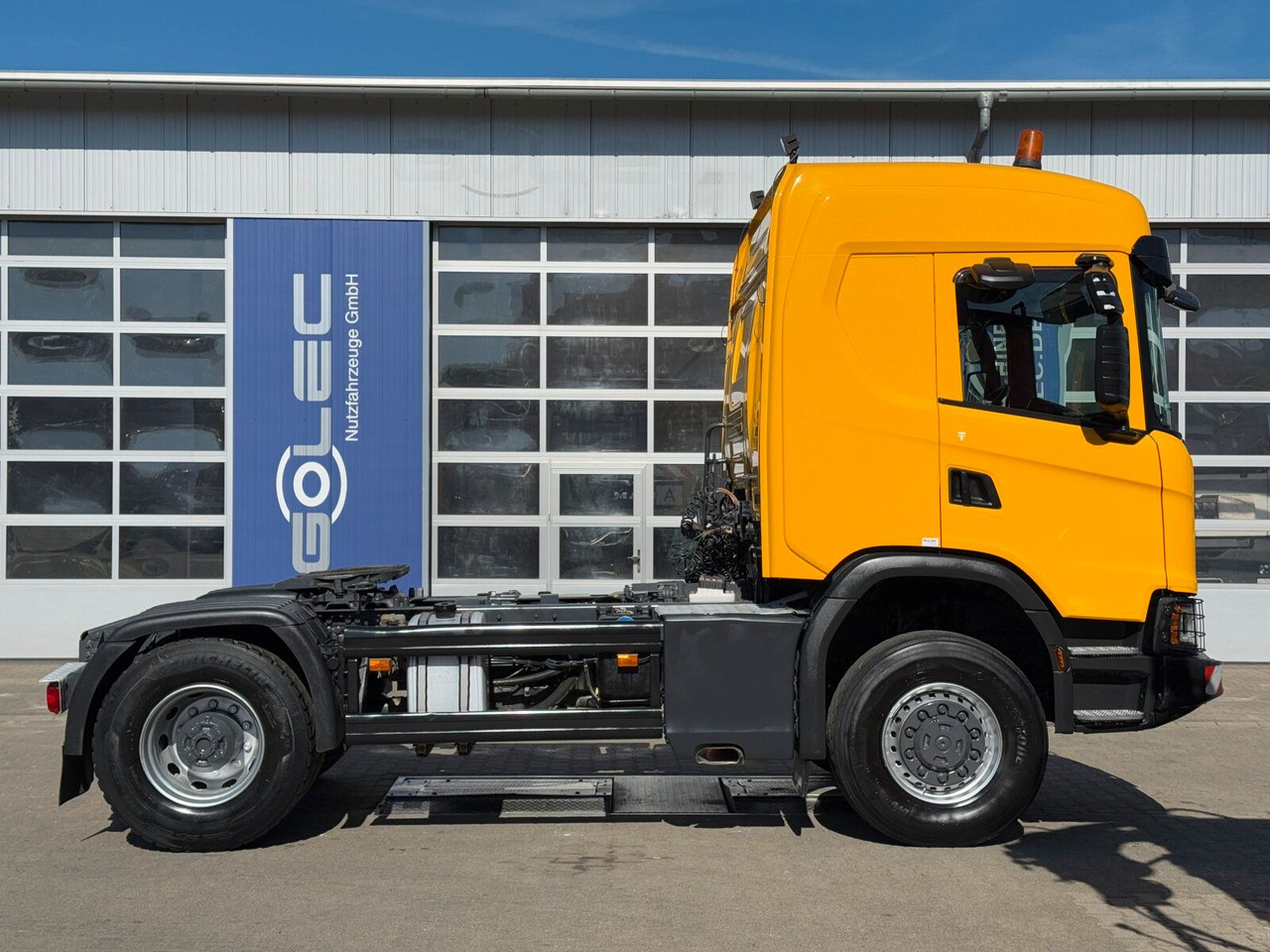 Scania G450 XT 4x4 Euro 6 SZM Kipphydraulik Blatt/ Luft - Nyergesvontató: 2 kép. Scania G450 XT 4x4 Euro 6 SZM Kipphydraulik Blatt/ Luft - Nyergesvontató: 2 kép.