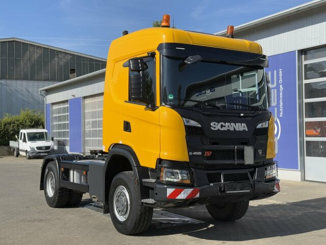 Scania G450 XT 4x4 Euro 6 SZM Kipphydraulik Blatt/ Luft - Nyergesvontató: 1 kép. Scania G450 XT 4x4 Euro 6 SZM Kipphydraulik Blatt/ Luft - Nyergesvontató: 1 kép.