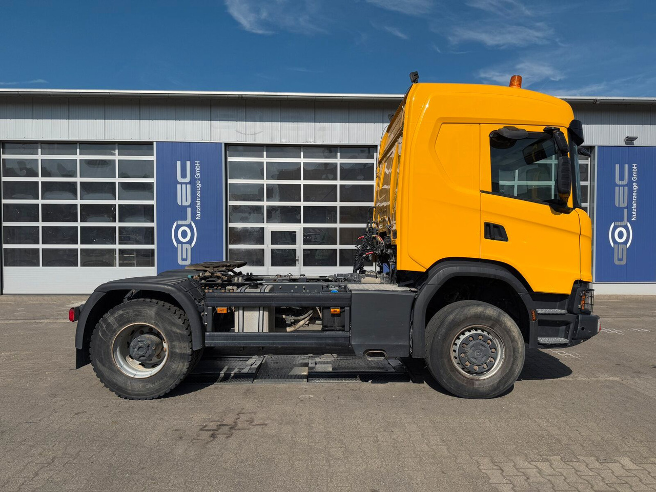 Scania G450 XT 4x4 Euro 6 SZM Kipphydraulik Blatt/ Luft - Nyergesvontató: 2 kép. Scania G450 XT 4x4 Euro 6 SZM Kipphydraulik Blatt/ Luft - Nyergesvontató: 2 kép.