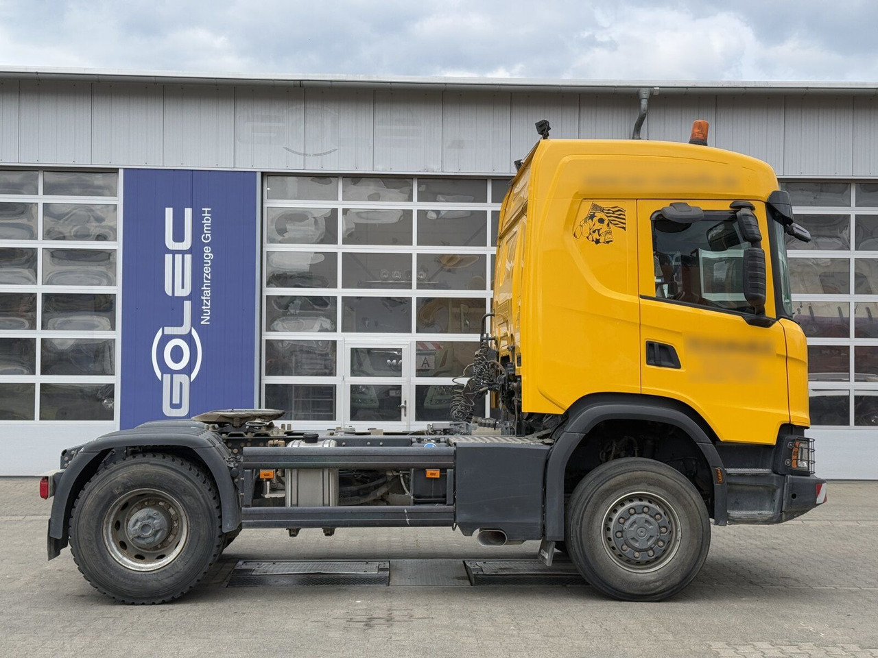 Scania G450 XT 4x4 Euro 6 SZM Kipphydraulik Blatt/ Luft - Nyergesvontató: 2 kép. Scania G450 XT 4x4 Euro 6 SZM Kipphydraulik Blatt/ Luft - Nyergesvontató: 2 kép.