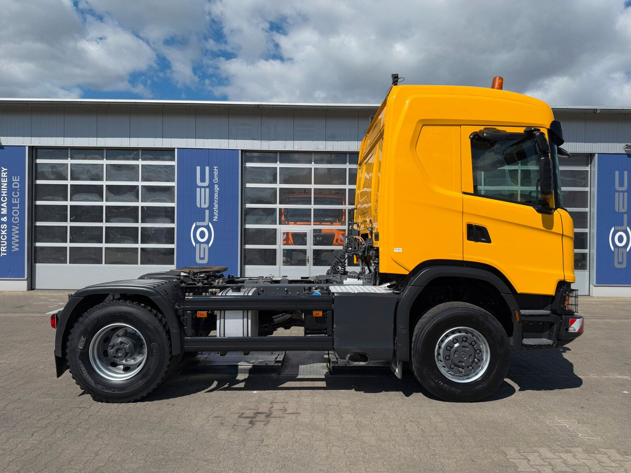 Scania G450 XT 4x4 Euro 6 SZM Kipphydraulik Blatt/ Luft - Nyergesvontató: 2 kép. Scania G450 XT 4x4 Euro 6 SZM Kipphydraulik Blatt/ Luft - Nyergesvontató: 2 kép.