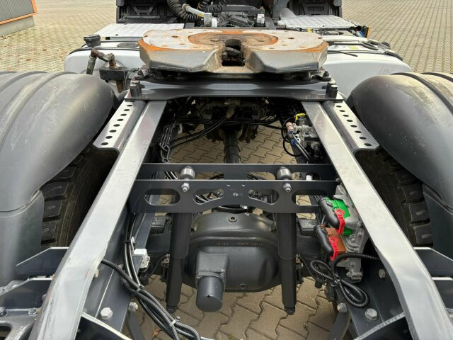 Scania R450 4x4 Euro 6 SZM Kipphydraulik Blatt/ Blatt - Nyergesvontató: 3 kép. Scania R450 4x4 Euro 6 SZM Kipphydraulik Blatt/ Blatt - Nyergesvontató: 3 kép.