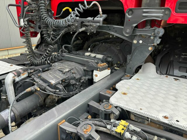 Scania R450 4x4 Euro 6 SZM Kipphydraulik Blatt/ Blatt - Nyergesvontató: 4 kép. Scania R450 4x4 Euro 6 SZM Kipphydraulik Blatt/ Blatt - Nyergesvontató: 4 kép.