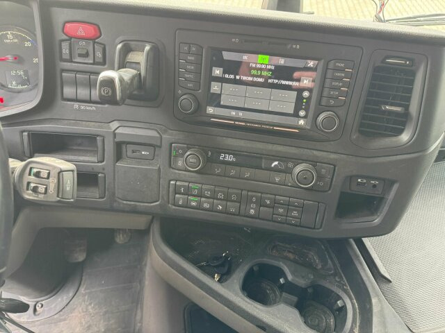 Scania R460 4x2 SZM Kipphydraulik Blatt/ Luft - Nyergesvontató: 4 kép. Scania R460 4x2 SZM Kipphydraulik Blatt/ Luft - Nyergesvontató: 4 kép.