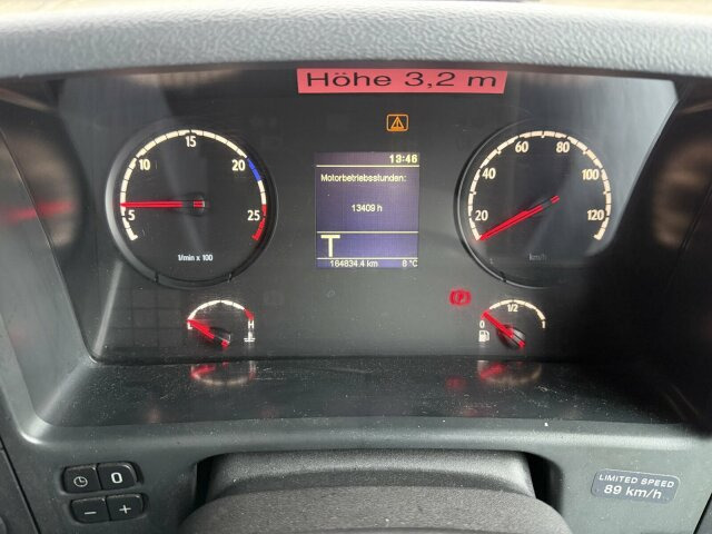 Scania P230 Kehrmaschine Johnston VT605- 6 M³ - Utcaseprő gép: 3 kép. Scania P230 Kehrmaschine Johnston VT605- 6 M³ - Utcaseprő gép: 3 kép.