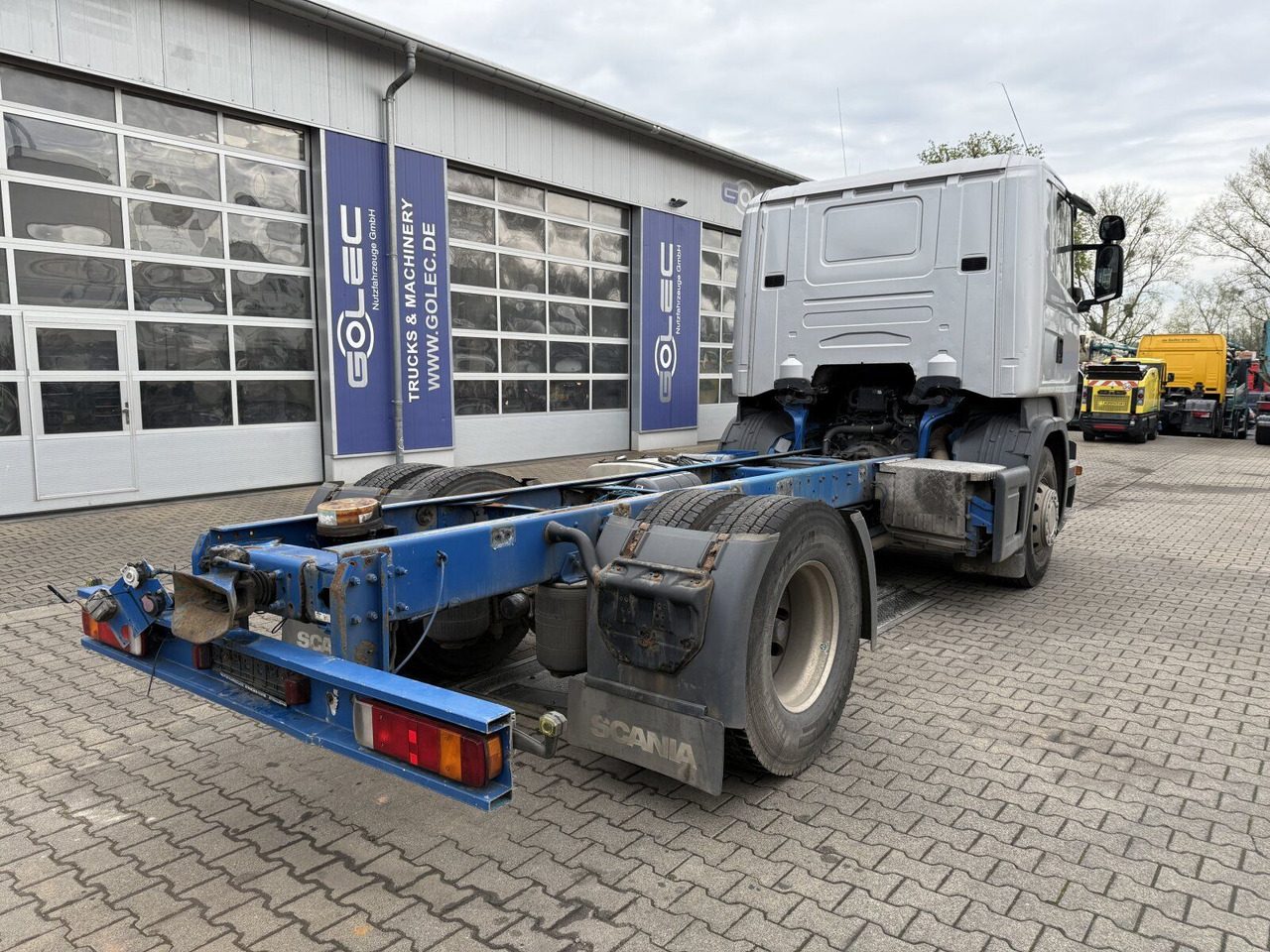 Scania R 420 Tankwagen ADR Fahrgestell Retarder Volluft - Alvaz teherautó: 3 kép. Scania R 420 Tankwagen ADR Fahrgestell Retarder Volluft - Alvaz teherautó: 3 kép.