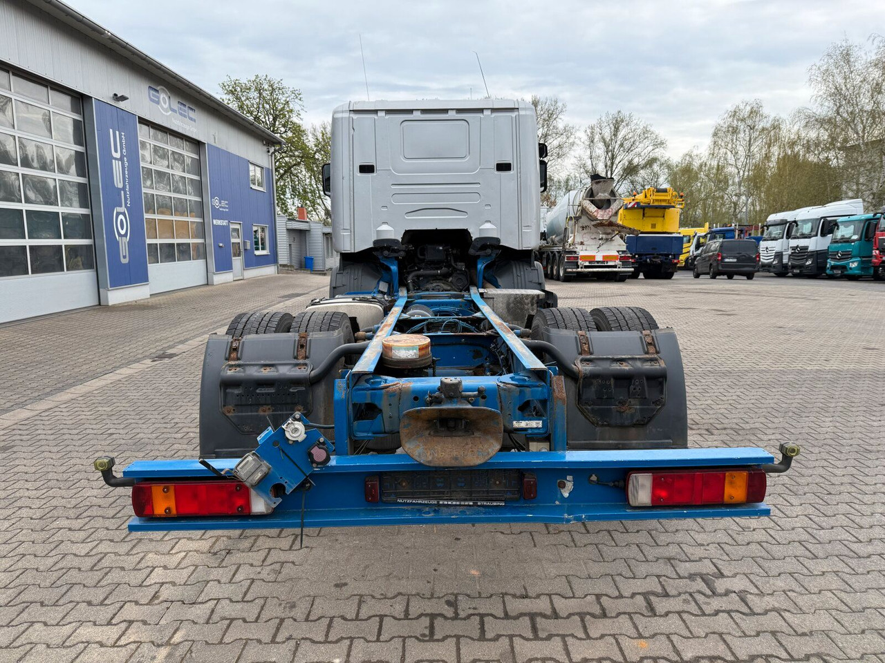 Scania R 420 Tankwagen ADR Fahrgestell Retarder Volluft - Alvaz teherautó: 4 kép. Scania R 420 Tankwagen ADR Fahrgestell Retarder Volluft - Alvaz teherautó: 4 kép.