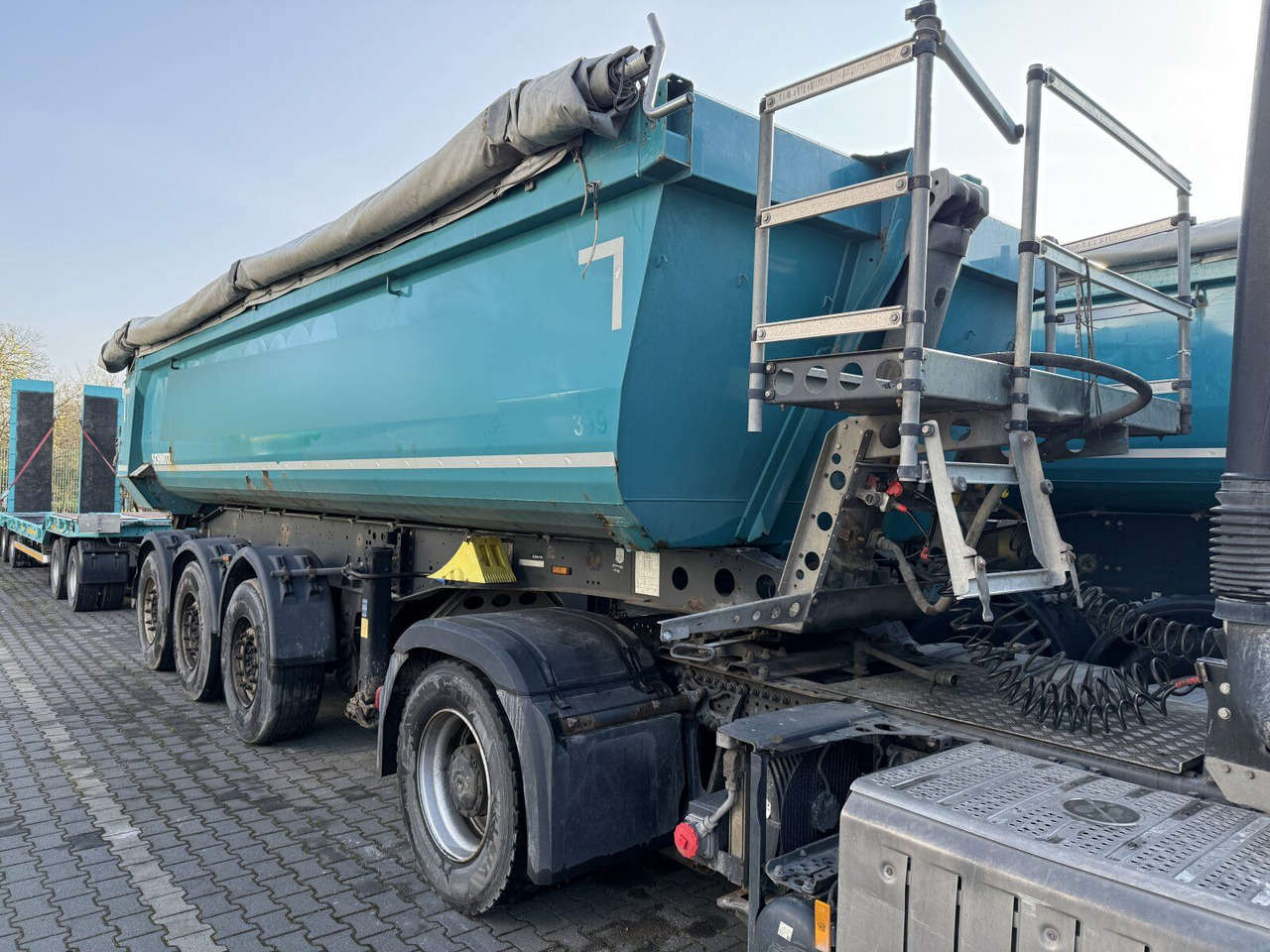 Schmitz Cargobull Cargobull SKI 24 SL7.2 Kippauflieger 3 Achs - Félpótkocsi billenőplatós: 1 kép. Schmitz Cargobull Cargobull SKI 24 SL7.2 Kippauflieger 3 Achs - Félpótkocsi billenőplatós: 1 kép.
