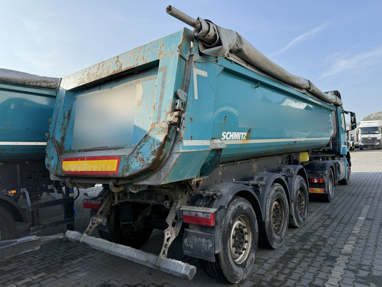 Schmitz Cargobull Cargobull SKI 24 SL7.2 Kippauflieger 3 Achs - Félpótkocsi billenőplatós: 3 kép. Schmitz Cargobull Cargobull SKI 24 SL7.2 Kippauflieger 3 Achs - Félpótkocsi billenőplatós: 3 kép.