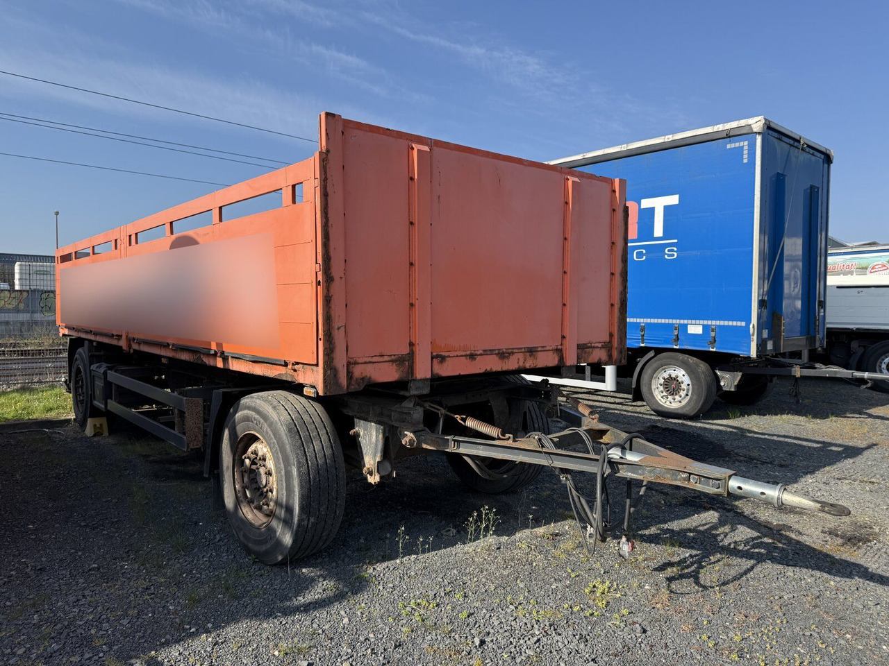 Schmitz Cargobull Gotha AFG 18 Baustoffanhänger 2 Achse - Platós pótkocsi: 1 kép. Schmitz Cargobull Gotha AFG 18 Baustoffanhänger 2 Achse - Platós pótkocsi: 1 kép.