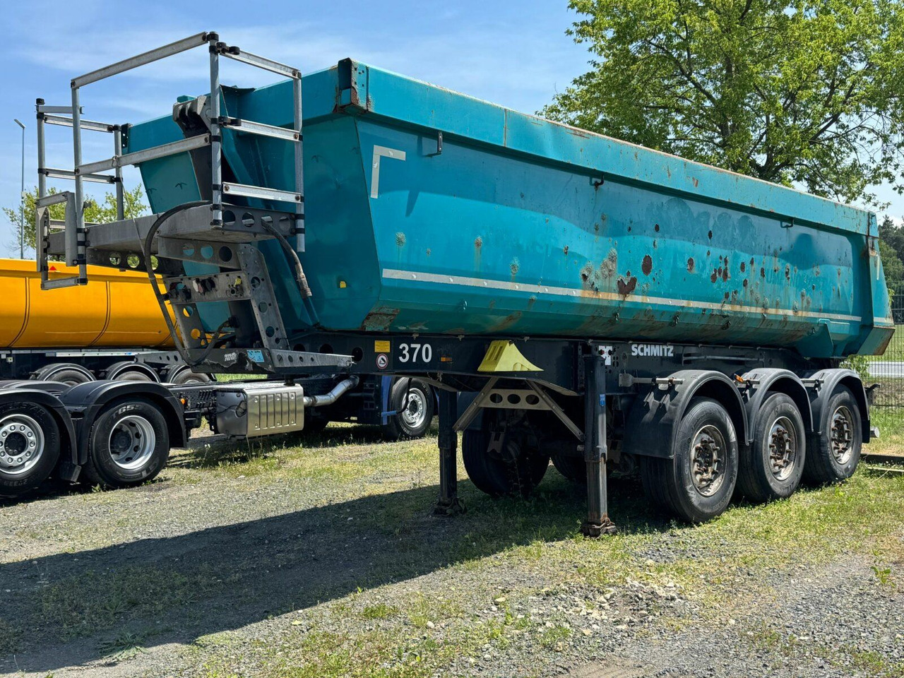 Schmitz Cargobull SKI 24 SL7.2 Kippauflieger 3 Achse - Félpótkocsi billenőplatós: 1 kép. Schmitz Cargobull SKI 24 SL7.2 Kippauflieger 3 Achse - Félpótkocsi billenőplatós: 1 kép.