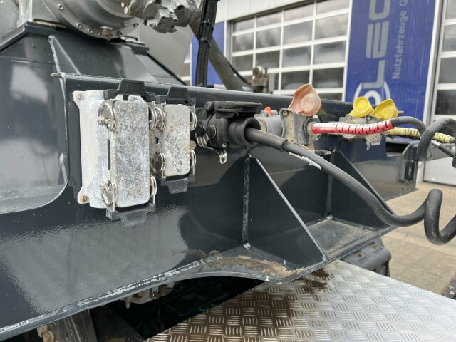Schwing Stetter Betonmischer Auflieger 10 m³ - Betonkeverő félpótkocsi: 2 kép. Schwing Stetter Betonmischer Auflieger 10 m³ - Betonkeverő félpótkocsi: 2 kép.