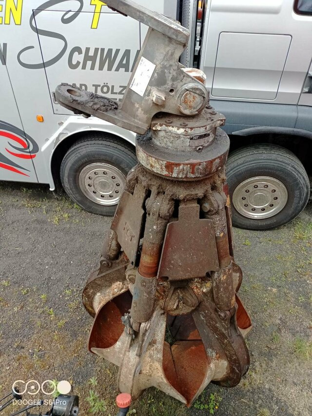 Sennebogen 818-E Umschlagbagger - 83 Ton - mit Greifer - Gumikerekes kotró: 5 kép. Sennebogen 818-E Umschlagbagger - 83 Ton - mit Greifer - Gumikerekes kotró: 5 kép.