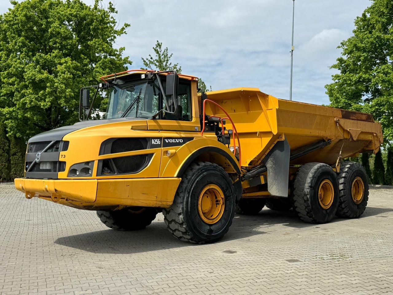Volvo A25G Dumper 22,5 Ton 11.361 Stunden Volvo A25G Dumper 22,5 Ton 11.361 Stunden - Csuklós dömper: 2 kép. Volvo A25G Dumper 22,5 Ton 11.361 Stunden Volvo A25G Dumper 22,5 Ton 11.361 Stunden - Csuklós dömper: 2 kép.