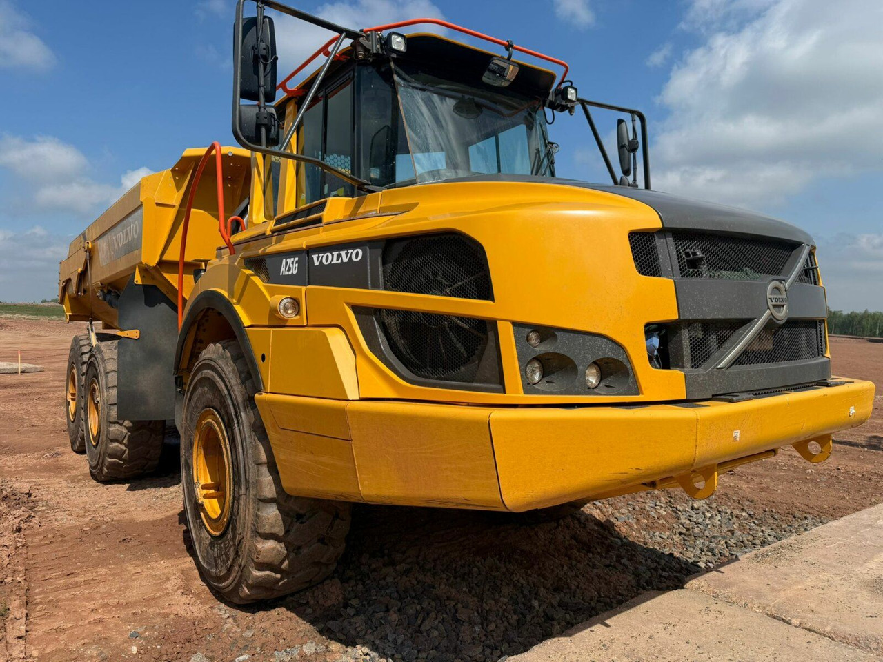 Volvo A25G Dumper 22,7 Ton TOP gepflegt - Billenőplatós teherautó: 2 kép. Volvo A25G Dumper 22,7 Ton TOP gepflegt - Billenőplatós teherautó: 2 kép.