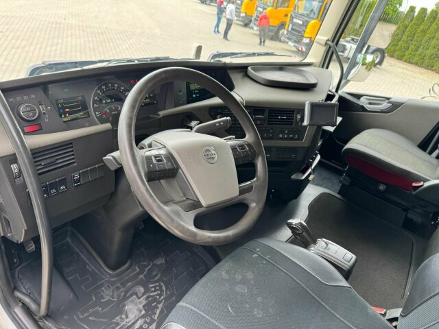 Volvo FH 540 6x2 Abrollkipper MEILLER RK 26.67 - Horgos rakodó teherautó: 2 kép. Volvo FH 540 6x2 Abrollkipper MEILLER RK 26.67 - Horgos rakodó teherautó: 2 kép.