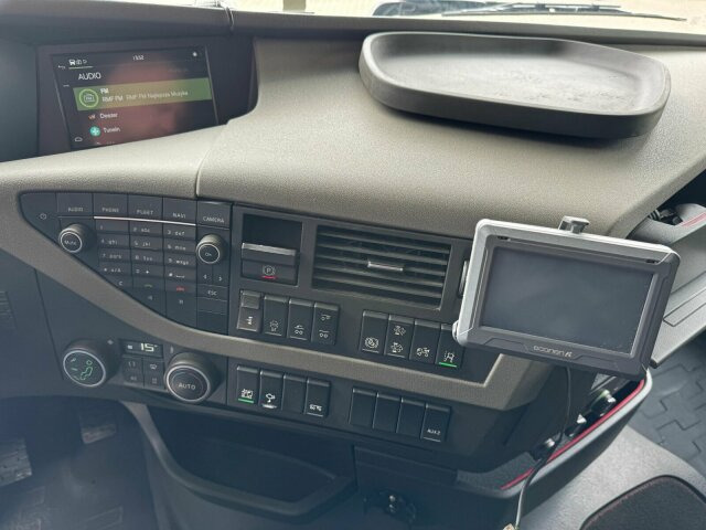 Volvo FH 540 6x2 Abrollkipper MEILLER RK 26.67 - Horgos rakodó teherautó: 4 kép. Volvo FH 540 6x2 Abrollkipper MEILLER RK 26.67 - Horgos rakodó teherautó: 4 kép.