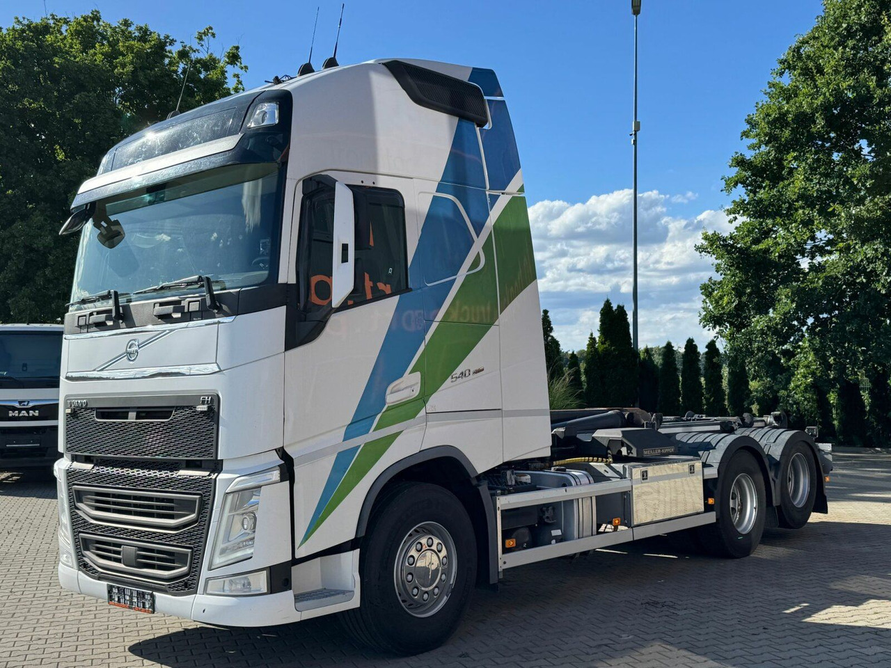Volvo FH 540 6x2 Abrollkipper MEILLER RK 26.67 - Horgos rakodó teherautó: 2 kép. Volvo FH 540 6x2 Abrollkipper MEILLER RK 26.67 - Horgos rakodó teherautó: 2 kép.