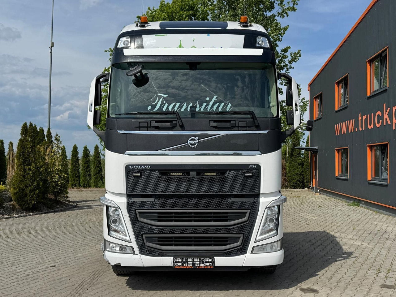 Volvo FH 540 8x4 Abrollkipper MEILLER RK 26.67 - Horgos rakodó teherautó: 3 kép. Volvo FH 540 8x4 Abrollkipper MEILLER RK 26.67 - Horgos rakodó teherautó: 3 kép.