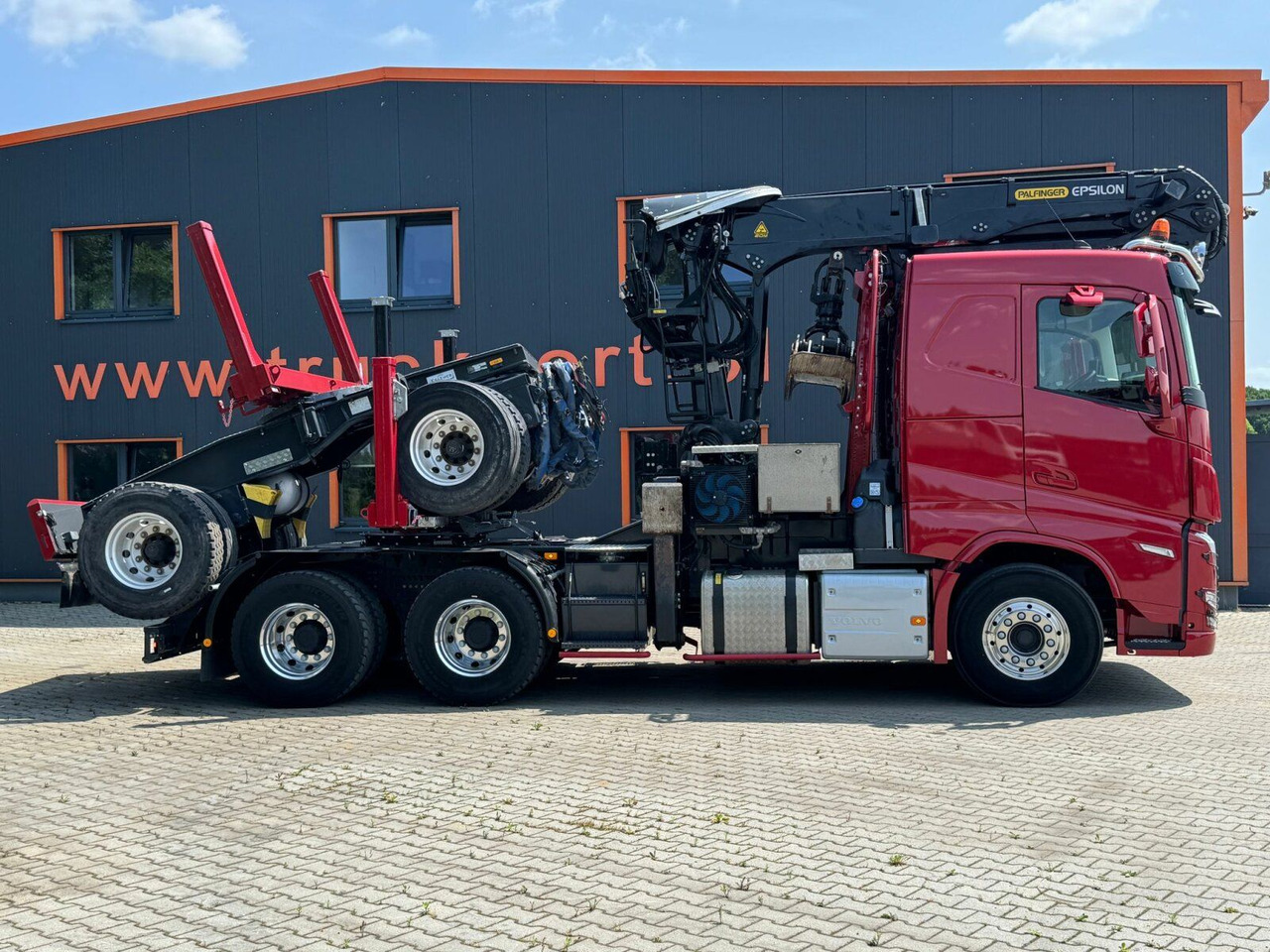 Volvo FH 550 6x4 Holztransporter Lang mit Kran Euro 6E - Rönkszállító teherautó, Darus autó: 3 kép. Volvo FH 550 6x4 Holztransporter Lang mit Kran Euro 6E - Rönkszállító teherautó, Darus autó: 3 kép.