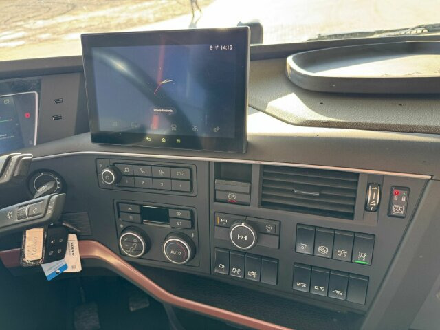 Volvo FH16 750 8X4 Holztransport Alukar TOP! - Rönkszállító teherautó: 2 kép. Volvo FH16 750 8X4 Holztransport Alukar TOP! - Rönkszállító teherautó: 2 kép.